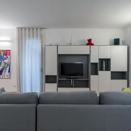 Easylife - Moderno Ed Elegante Trilocale In Corso Garibaldi Apartment